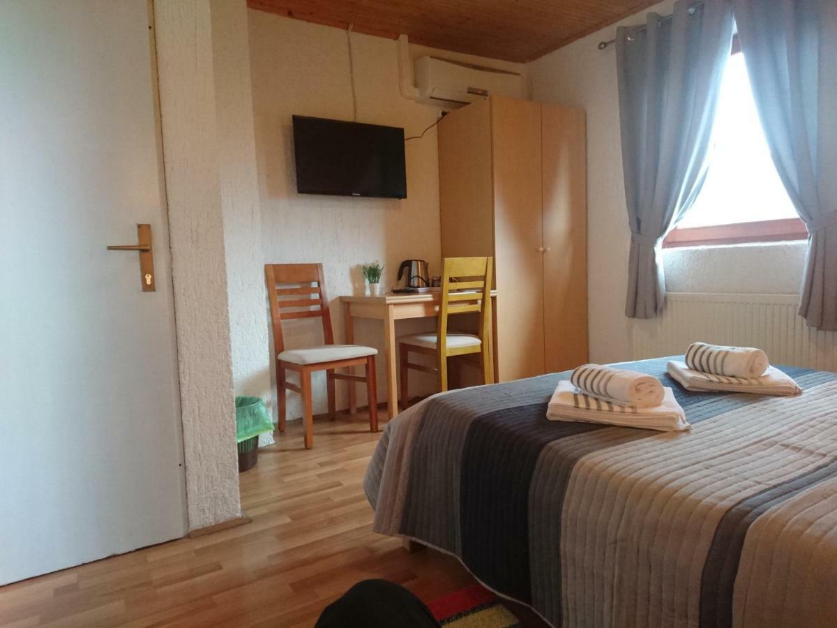 House Viktoria Hotell Selište Drežničko Eksteriør bilde