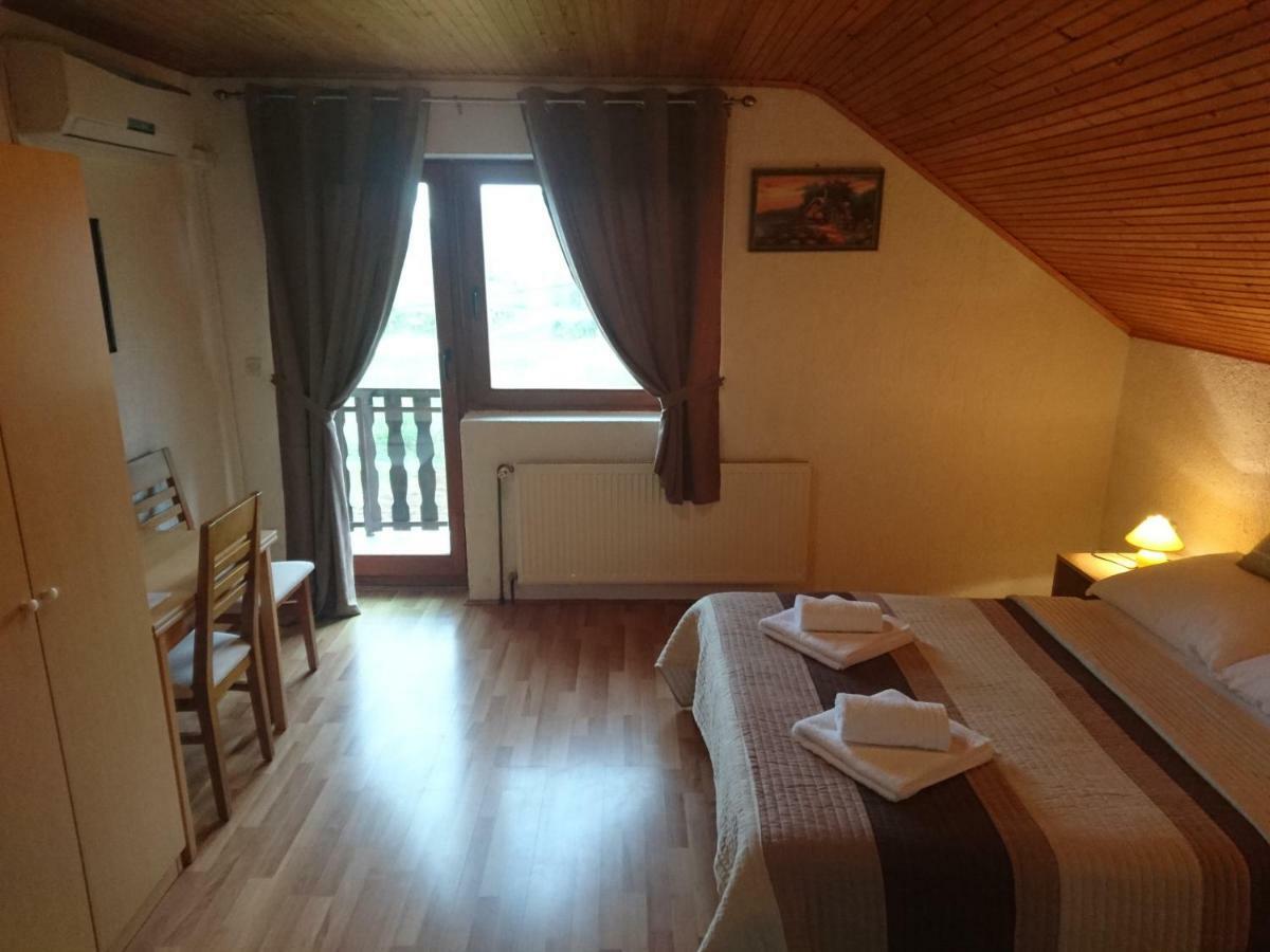House Viktoria Hotell Selište Drežničko Eksteriør bilde